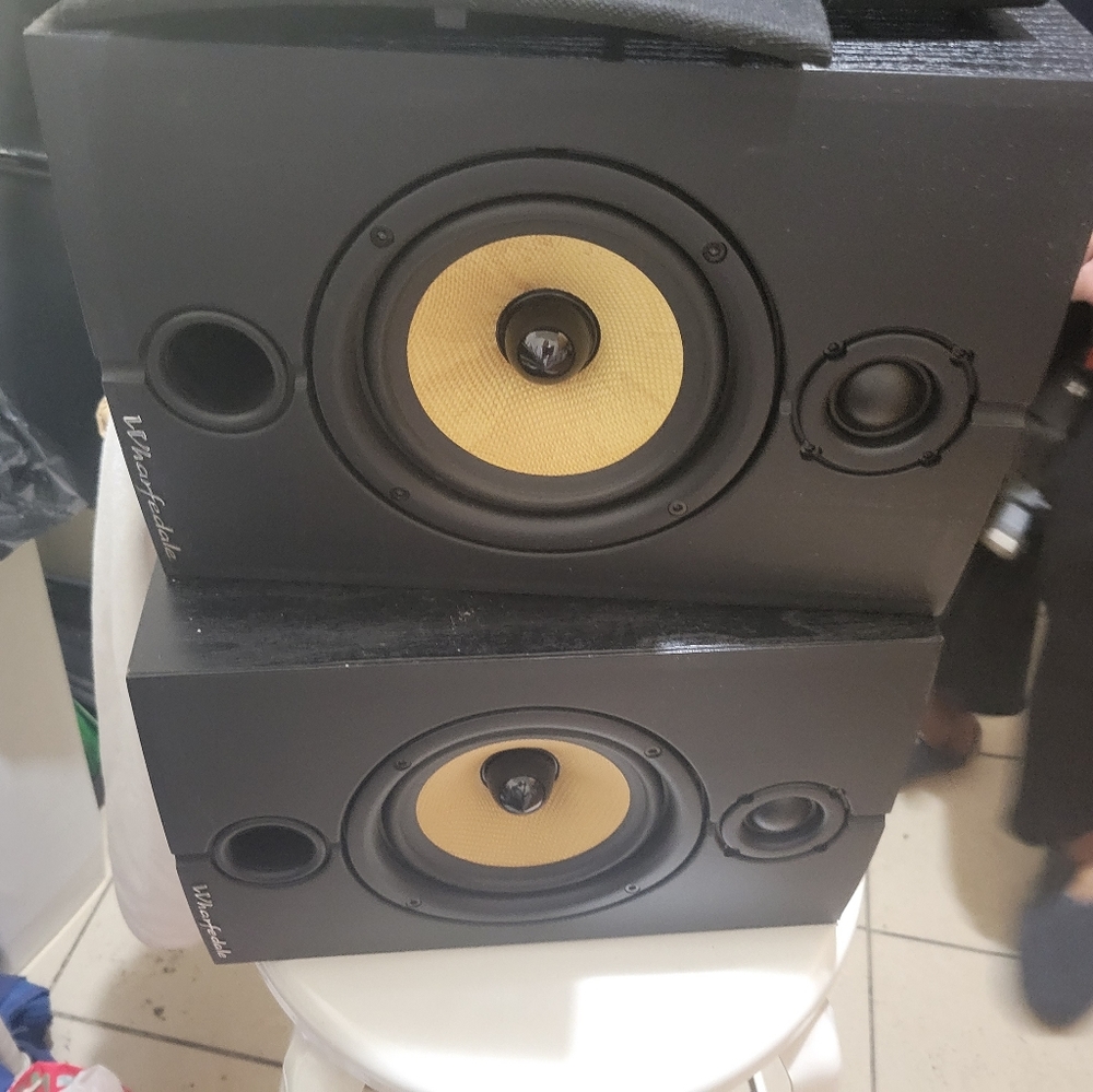 (2) Wharfdale Bookshelf speakers